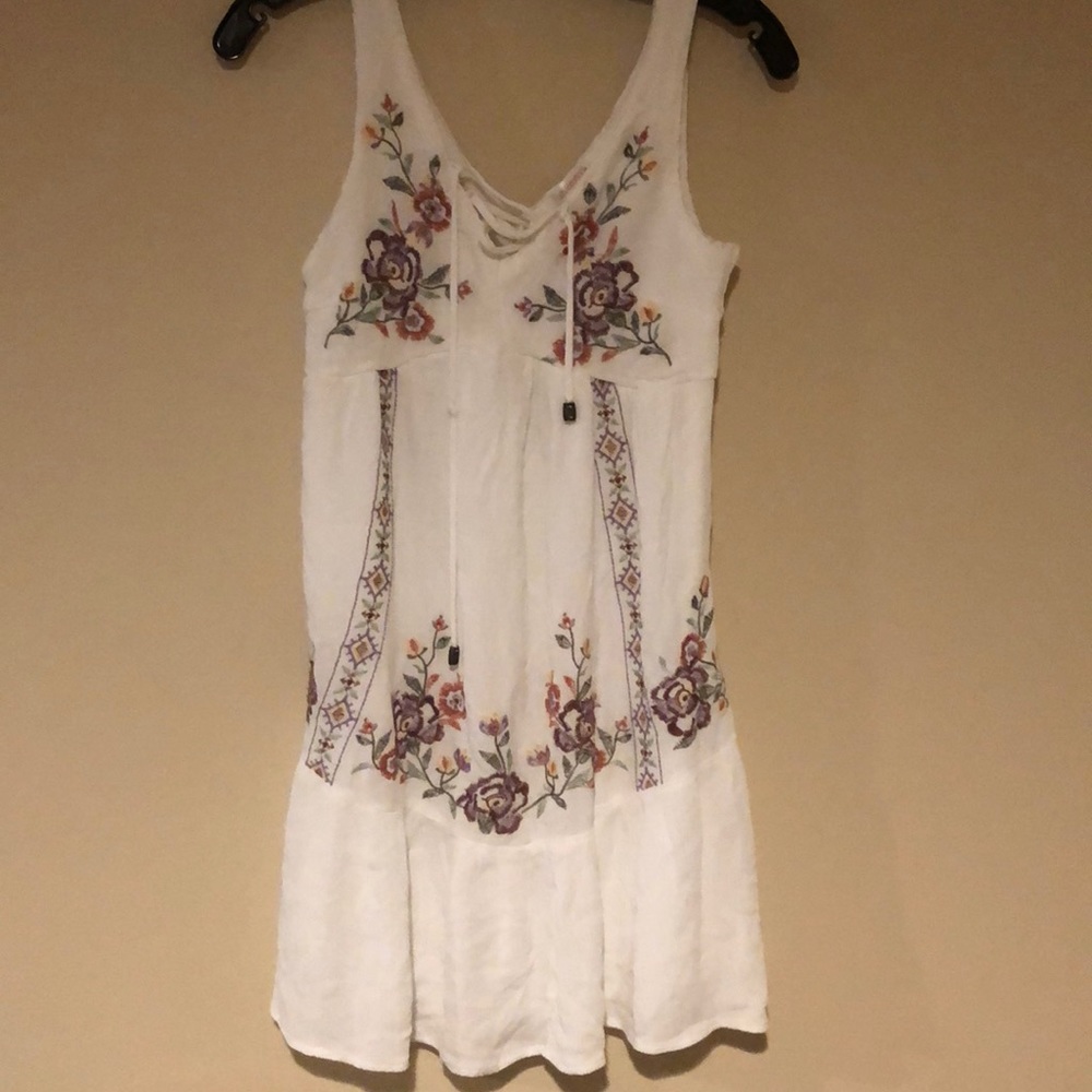 Double v-neck embroidered dress